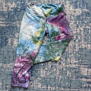 Onzie cropped watercolor print leggings